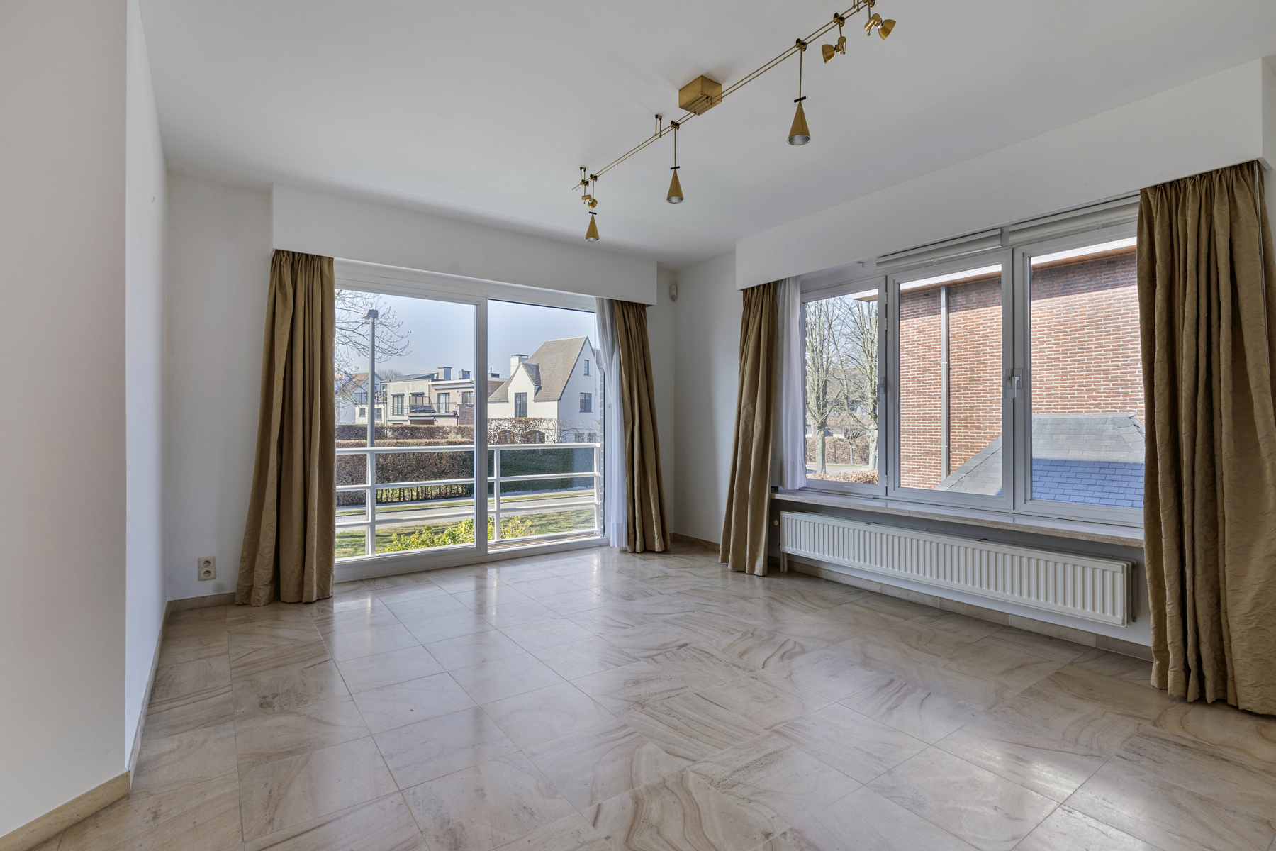 Riant villa-appartement met 4 slaapkamers + P! - foto 2