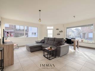 Dit vernieuwde gelijkvloers appartement is gelegen in een rustige en aangename woonomgeving in Assebroek, waar u in alle sereniteit kan genieten...