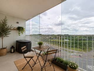 Dit energiezuinig appartement bevindt zich in een recent gebouw (2018) nabij de Slachthuissite. U betreedt het appartement via de inkomhal (ca.7 m²) met voldoende kastruimte en apart toilet. Lichtrijke woonkamer op keramische parket met een open keuken. De keuken is volledig voorzien van alle toestellen: kookplaat, oven/micro, vaatwasser, koelkast en een dampkap. De woonkamer heeft aansluitend een terras (ca.11m²) met open uitzicht, waar u kan genieten van de middagzon. Twee slaapkamers voorzien van 12m² &amp; 8m² op keramisch parket waarvan de kleinste toegang biedt tot het tweede terras (ca.2m²). De badkamer is voorzien van een bad/douche combi met dubbele lavabo. Er is een berging aanwezig met aansluiting voor wasmachine en droogkast. <br />Het appartement heeft een EPC A, wat bijzonder energiezuinig is. Dat maakt dat het gebouw goed geïsoleerd is, beschikt over een efficiënt verwarmingssysteem, wat zorgt voor lage energiekosten. <br />Autostaanplaats aan te kopen aan 26.000 euro. Gebouw met lage onkosten.<br />U geniet van een mooi rendement van 5% dankzij de verhuurprijs aan 1350 euro+ kosten. <br />Privatieve verwarming op gas. Aparte meters. Privatieve kelderberging. Gemeenschappelijke fietsenberging. Lift aanwezig. P-score: D. G-score: C.