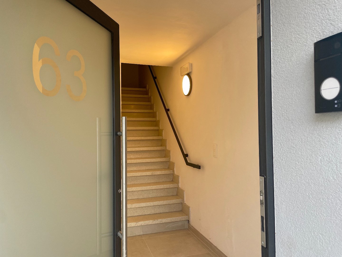 Totaal gerenoveerd, ruim appartement in centrum Lauwe! - foto 2