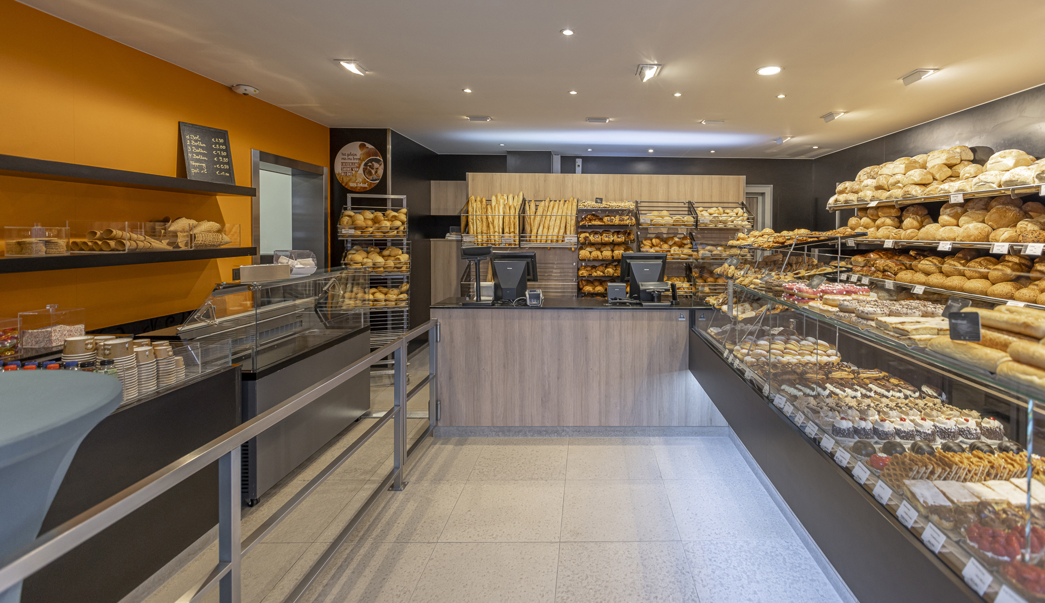 INSTAPKLARE WARME BAKKERSZAAK MET RUIME WONING ÉN ZWEMBAD IN HET HART VAN DILBEEK - foto 4