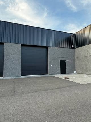 KMO UNIT (181M2) TE HUUR IN DIEPENBEEKBent u op zoek naar een recente, functionele en vlot bereikbare KMO-unit voor uw onderneming? Deze kwalitatieve...