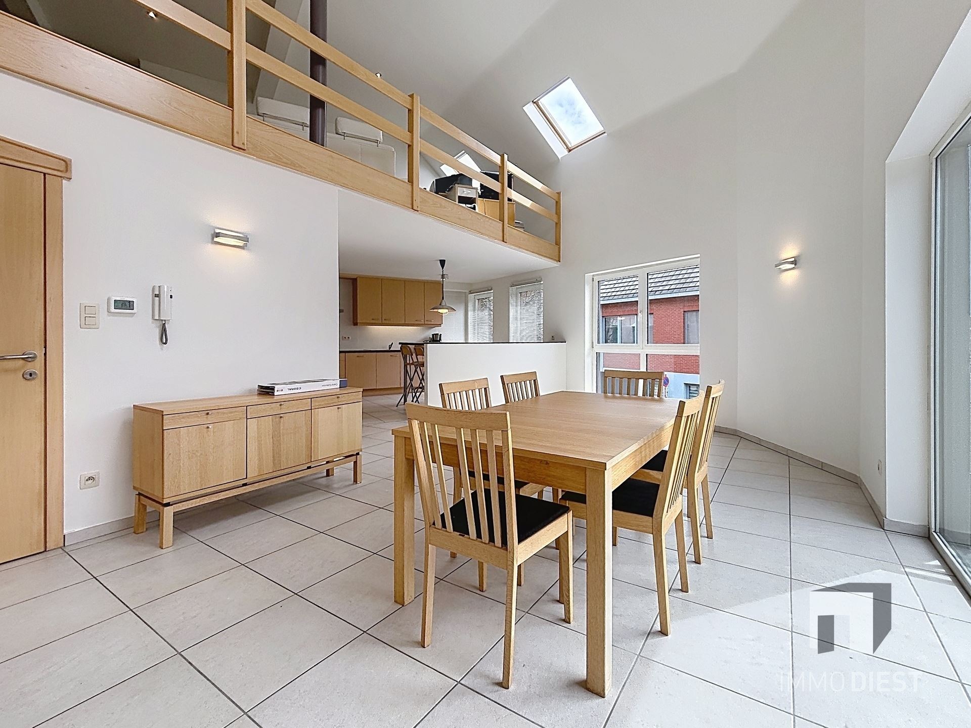 Knap duplexappartement badend in licht op gunstige ligging in Zichem. - foto 2