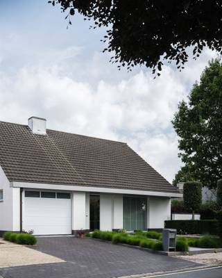 Deze instapklare villa ligt op een zuidgericht perceel van 1.214 m² met uitzicht op achterliggende weilanden. De woning werd gebouwd in 1980,...