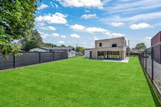 Nieuwbouw open bebouwing (E-peil 10) met carport op rustige doch centraal gelegen perceel van 7are45ca te Paal. Belangrijkste troeven:- Centrale...