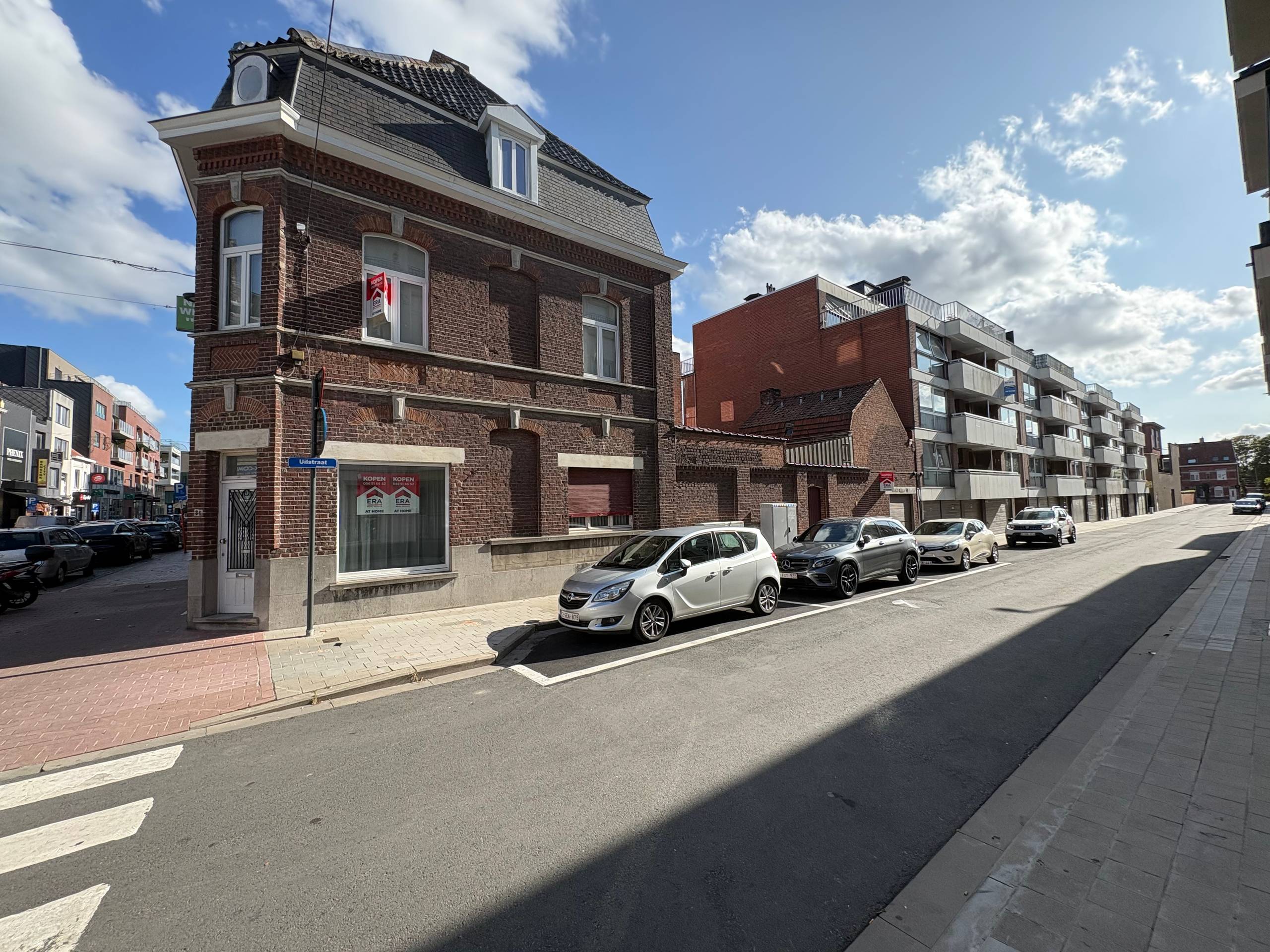 Hoekwoning/handelspand met uitweg en garage in centrum. - foto 2