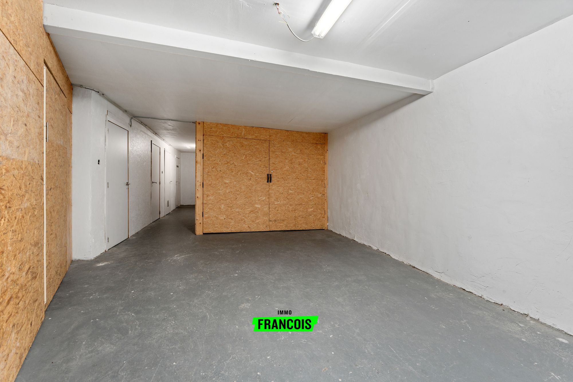 Ruime garage/loods op topligging pal in het centrum in Blankenberge - foto 5