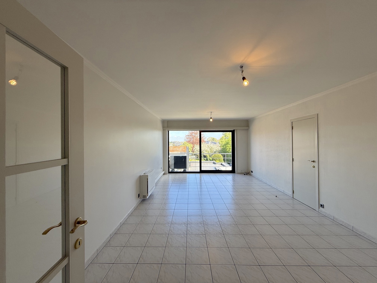 Instapklaar appartement met 2 slaapkamers en terrasje - foto 2