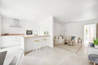 Deze moderne halfopen nieuwbouwwoning (rechts) is gelegen nabij het centrum van Booischot, dicht bij openbaar vervoer, scholen, supermarkten...
