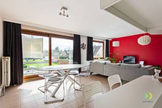 KASSEI: Quietly located apartment on the second floor of a small building without charges.The building is located in a quiet street on a square with...