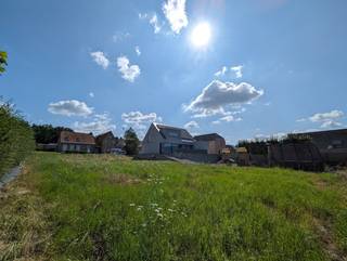 In samenwerking met bouwfirma "Bouwdesc" bieden wij u deze bouwgrond en energiezuinige nieuwbouw villa aan, gelegen in  de villawijk "De Patine"...