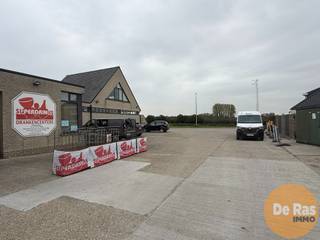 Commercial à louer à Lede