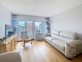 Deze verzorgde studio is centraal gelegen in Westende-Bad, op wandelafstand van het strand, winkels en horeca.<br />Bij het binnenkomen vindt u praktische ingemaakte kasten, gevolgd door een badkamer met douche en toilet.<br />Verder beschikt de studio over een functionele keuken en een ruime leefruimte.<br />De studio wordt gemeubeld verkocht en is perfect instapklaar, ideaal als tweede verblijf aan zee of als investering.