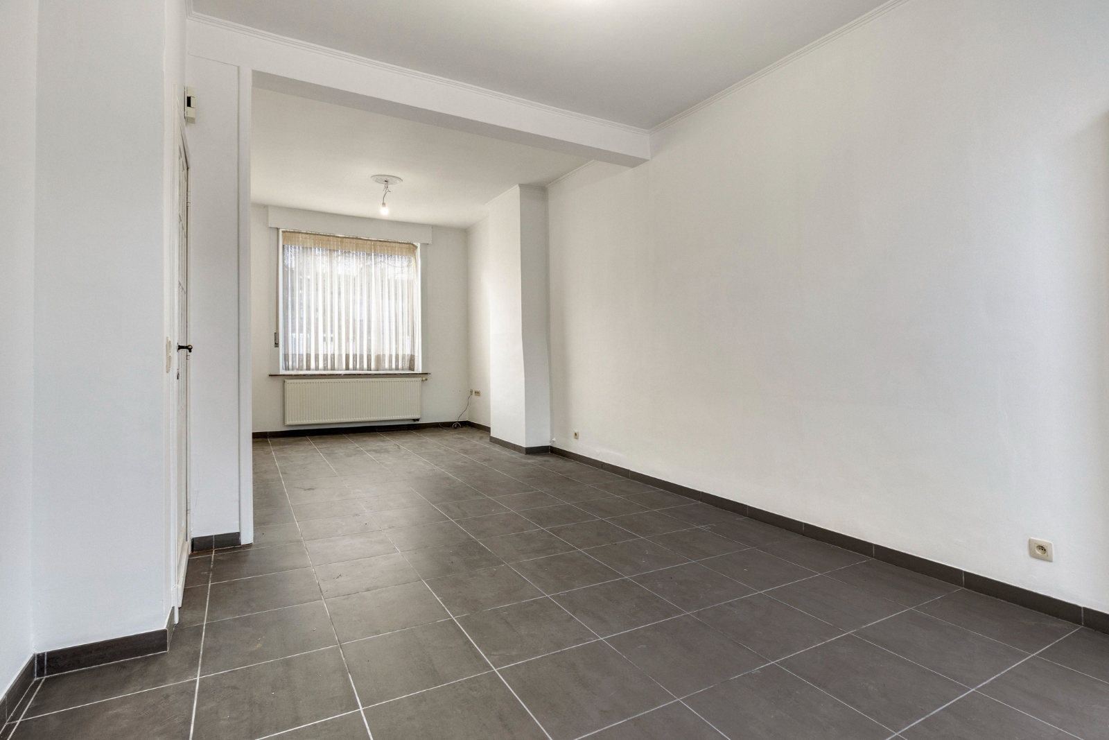 Gezellige instapklare woning met 3 (mogelijk 4) slaapkamers en ruime tuin in het centrum van Ieper - foto 3