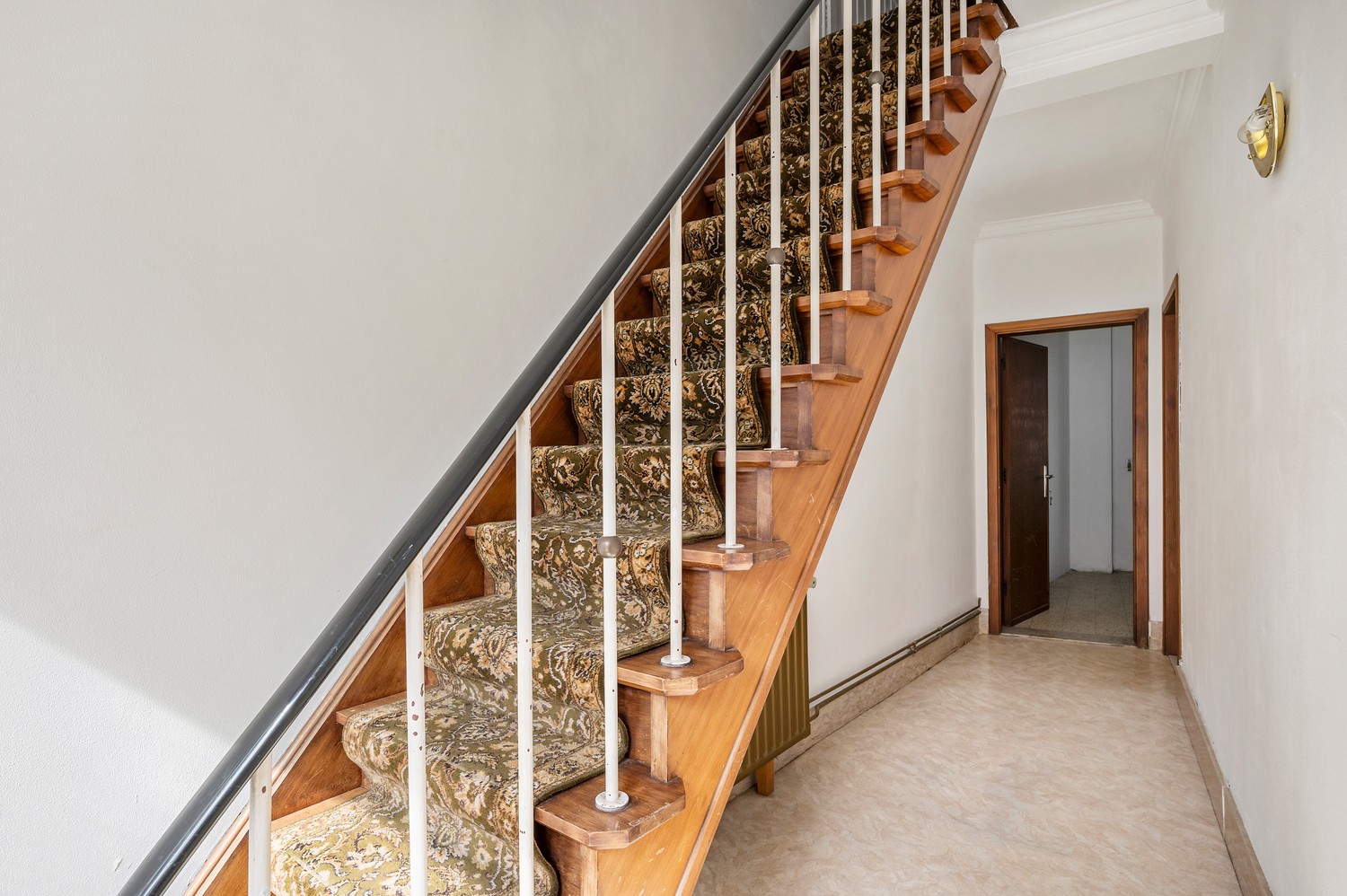 TE KOOP – Bel-étage woning op toplocatie in Berlaar. - foto 3