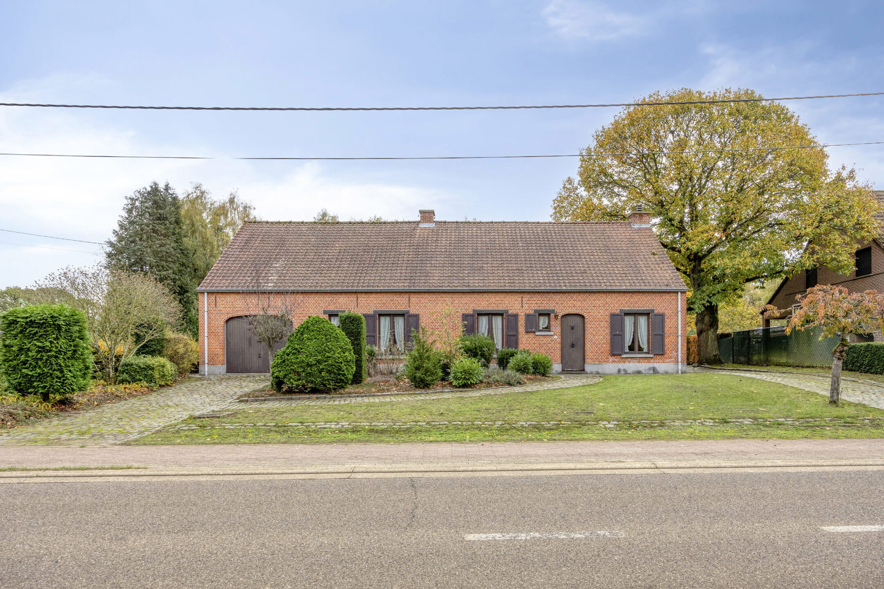 Karaktervolle te renoveren woning op perceel van 37a20ca! - foto 2