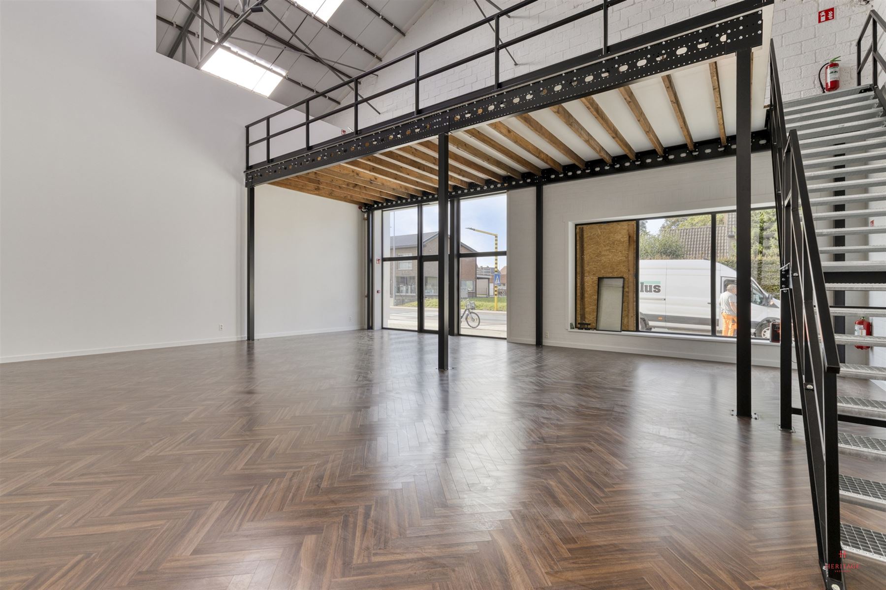 Ruime multifunctionele handels- of bureauruimte van 200m² - foto 1