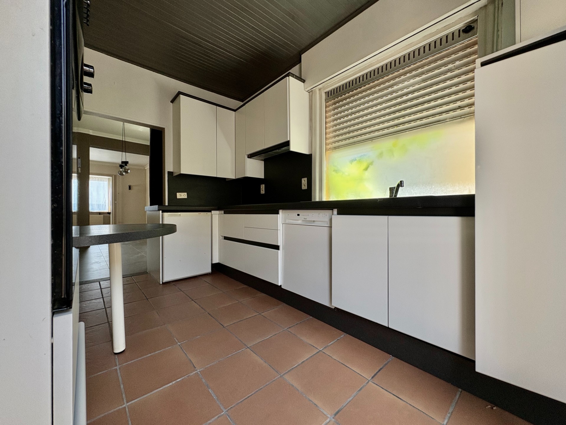 Ruime woning met 3 slaapkamers en autostaanplaats nabij het centrum van Avelgem! - foto 5