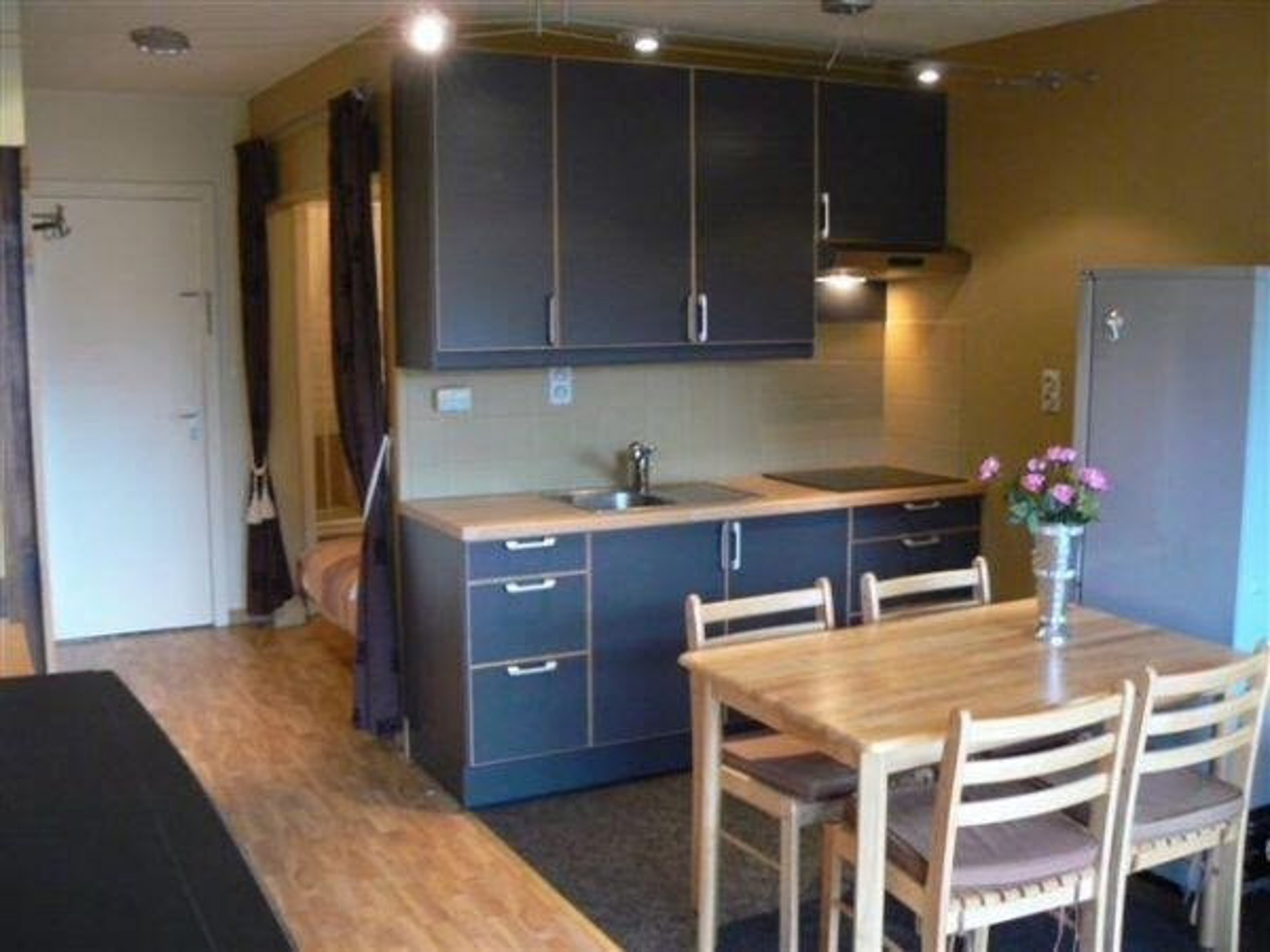 Studio in Genk-Centrum - ideaal voor eigen gebruik of als investering! - foto 2