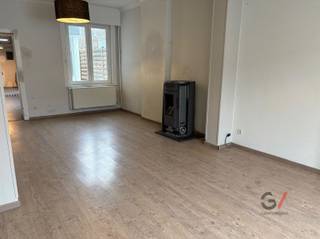 Bienvenue dans cette charmante propriété à Scherpenheuvel-Zichem ! Cette propriété de caractère offre un excellent potentiel pour les familles et...