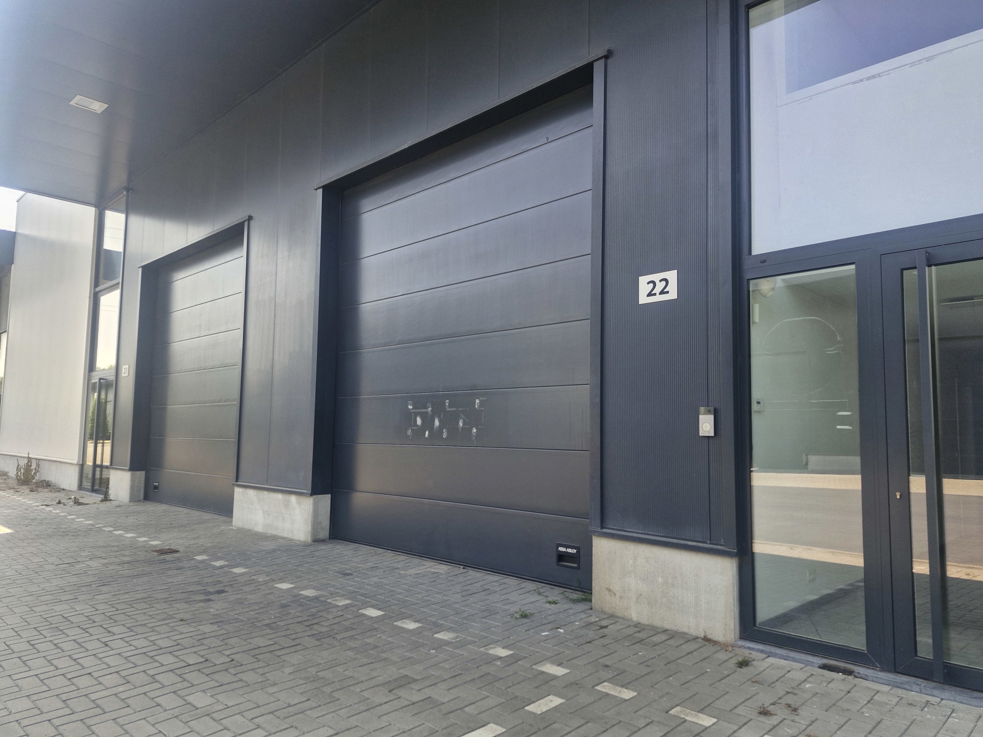 Magazijn + kantoren 770 m² te huur - Achêne / E411 Bedrijventerrein - foto 1