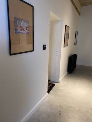 Luxe duplex in hartje Turnhout in beveiligde en rustige cluster Oud Hemdenfabriek Vita. Open keuken met ruime living. Terras voor en achterkant appartement. Badkamer met ligbad en ruimte voor een beperkt kantoortje. <br />Beschikbaar vanaf 01JUL2026.