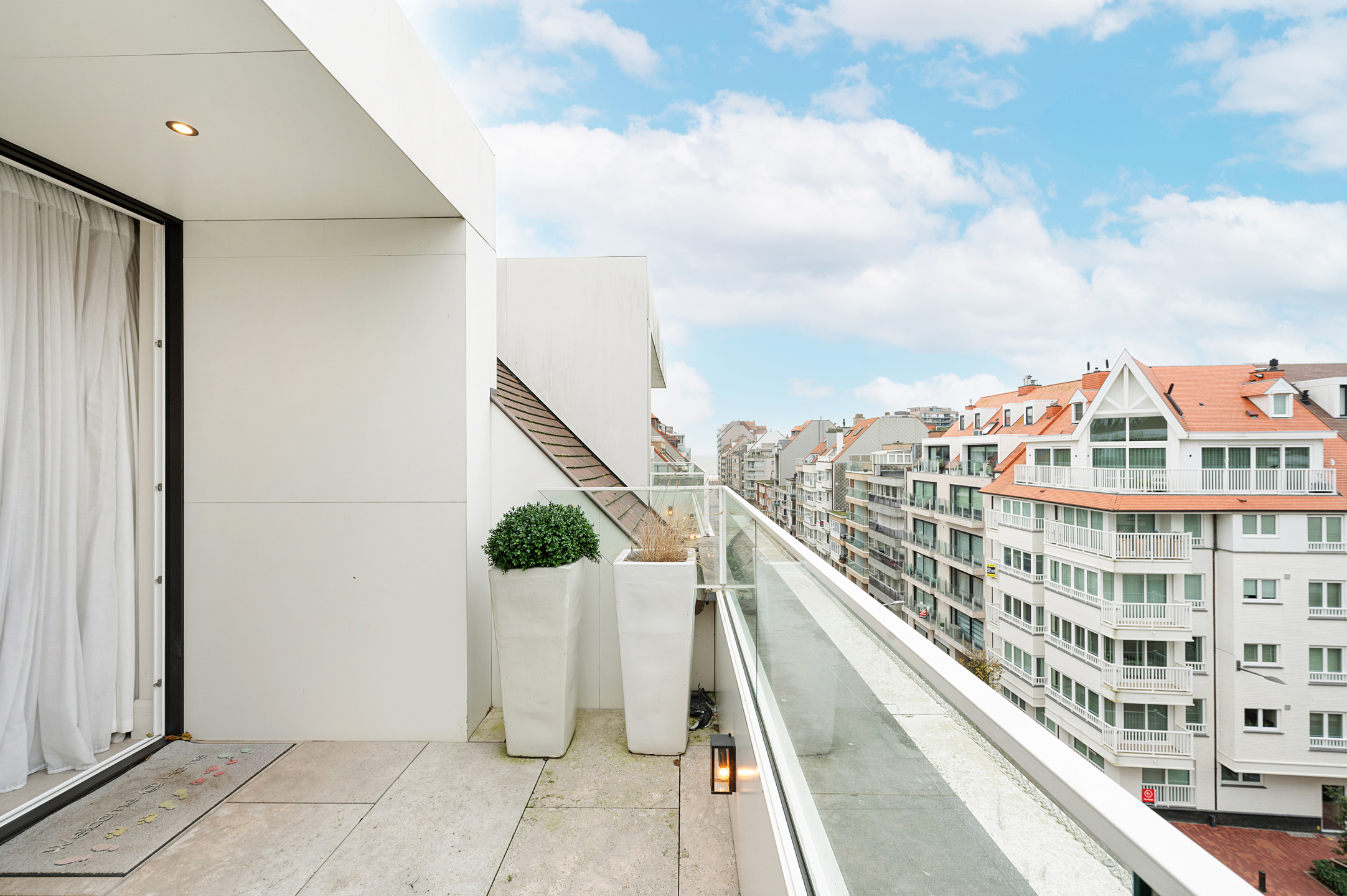 Prachtig duplex- appartement in recent gebouw met zonnig terras, zeezicht. - foto 1