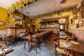 Een HISTORISCH BRUGS PAND gelegen op Sint-Anna, in het pittoreske Gezellekwartier van de bruisende binnenstad. Met een mooie grondoppervlakte van...