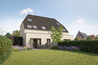 <p>Voor alle info of een inzicht in de plannen bel Saimen: 0470 79 24 20 of mail naar saimen@cornelis-partners.be <br />In het groene hart van Steenhuize-Wijnhuize vinden we deze nieuwbouw half open bebouwing in een stijlvolle verkaveling van drie moderne woningen. <br />Hier woont u in alle rust, omringd door natuur en landelijke charme, maar toch met een vlotte verbinding naar Ninove, Geraardsbergen en de omliggende dorpskernen.</p>
<p>Deze woningen combineert <strong>tijdloze architectuur</strong> met <strong>hedendaagse comfort</strong>. Dankzij de heldere gevelsteen, de elegante dakvorm en de verfijnde details ademen ze een luxueuze, warme uitstraling. De grote ramen zorgen voor een overvloed aan natuurlijk licht, terwijl de slimme indeling garant staat voor een open, luchtige woonbeleving.</p>
<p>Deze woning beschikt over:</p>
<ul>
<li>
<p>Een <strong>ruime, energiezuinige leefruimte</strong> met zicht op de tuin</p>
</li>
<li>
<p><strong>Kwalitatieve materialen</strong> en een hoogwaardige afwerking</p>
</li>
<li>
<p>Een <strong>praktische carport - </strong>voorzien in vergunning (niet inclusief voorzien)</p>
</li>
<li>
<p><strong>BEN-norm</strong> en toekomstgerichte bouwtechnieken</p>
</li>
</ul>
<p>Deze verkaveling is ideaal voor wie op zoek is naar een rustige thuisbasis met hedendaagse luxe, in een omgeving waar kinderen veilig kunnen opgroeien en waar de natuur altijd dichtbij is.</p>
<p>Wonen in Steenhuize-Wijnhuize betekent genieten van stilte, ruimte en een warm dorpsgevoel — en dat op een plek die met zorg en oog voor detail werd ontwikkeld.</p>
<p><strong>Mis deze unieke kans niet.</strong><br />Kies voor kwaliteitsvol wonen in een prachtige landelijke setting.</p>