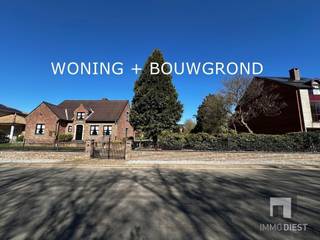 <p><span>Wonen, genieten én denken aan morgen in hartje Diest.</span></p><p><span> </span></p><p><span>In de Kloosterbergstraat verkoopt Immo Diest deze </span><span>karaktervolle woning met 4 slaapkamers</span><span> en </span><span>adembenemend mooie tuin</span><span> met </span><span>extra bouwgrond van ruim 8a met een perceelbreedte van +/- 16m.</span></p><p><span> </span></p><p><span>Uitstekende ligging nabij het centrum. </span></p><p><span>Deze combinatie kom je maar 1x tegen.</span></p><p><span> </span></p><p><span>Of je nu droomt van een ruime gezinswoning, extra uitbreidingsmogelijkheden of een vastgoedkans met potentieel: hier vind je het allemaal. </span><span> </span></p><p><span>Een buitenkans voor wie op zoek is naar charme, rust en toekomstwaarde. </span></p><p><span> </span></p><p><span>De woning (tot voor kort bewoond door de eerste eigenaar) werd begin jaren 80 gebouwd en heeft volgende indeling:</span></p><p><span>GELIJKVLOERS:</span></p><p><span>- mooie verzorgde inkomhal met trap, vide, vestiaire en toilet</span></p><p><span>- woonkamer en salon met inbouwcassette</span></p><p><span>- keuken met voornaamste toestellen</span></p><p><span>- veranda</span></p><p><span>- 2 volwaardige slaapkamers (of bureau/hobbykamer...)</span></p><p><span>- badkamer met ligbad, lavabo en 2de toilet</span></p><p><span>- grote garage met aut. kantelpoort, was- en stookplaats</span></p><p><span> </span></p><p><span>VERDIEPING:</span></p><p><span>- overloop</span></p><p><span>- 2 ruime slaapkamers met parketvloer </span></p><p><span>- zolderruimte met 3de toilet en uitbreidingsmogelijkheden (hobbyruimte, extra slaapkamer...)</span></p><p><span> </span></p><p><span>KELDER</span></p><p><span>- te benutten als koele berging</span></p><p><span> </span></p><p><span>GARAGES:</span></p><p><span>- er is zowel een inpandige garage (met aut. kantelpoort)</span></p><p><span>- en een garagebox</span></p><p><span> </span></p><p><span>TUIN:</span></p><p><span>- prachtige en zonnige tuin, heerlijk genieten in het groen</span></p><p><span>- perceel bouwgrond wordt momenteel als tuin gebruikt</span></p><p><span>- volledig omheind en voorzien van elektrische poort vooraan</span></p><p><span> </span></p><p><span>PS: geen renovatieplicht van toepassing aangezien de woning reeds EPC D heeft.</span></p><p><span> </span></p><p><span>De aangeboden eigendommen worden als 1 geheel verkocht en zijn kadastraal gekend als woning (opp.: 10a 83ca) én bouwgrond (opp.: 8a 36ca). Indien men het perceel wenst te bebouwen dient men (opnieuw) een verkavelingsvergunning te bekomen. </span><span>Het perceel is gelegen binnen het RUP Buitenwijken fase 1 (Art. 3. Zone voor open, halfopen en gesloten bebouwing/één- en meergezinswoningen). Meer info via deze link: </span><span><span>DSI - Detail - Buitenwijken fase 1</span></span><span> </span></p><p><span> </span></p><p><span>Kom deze unieke kans ontdekken. Bel Immo Diest voor een bezoek: 013 31 25 22.<br />Wij helpen u graag asap verder.</span></p><p><span> </span></p><p><span>Bron bewoonbare oppervlakte: zie EPC</span></p><p><span>Renderbeelden en AI-visualisaties worden u louter ter inspiratie aangeboden.</span></p><p><span>De virtuele tour kan u reeds nu al bekijken op de website www.immodiest.be</span></p><p><span> </span></p>