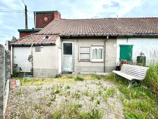 Jolie maison – idéale comme première habitation ou investissement intéressant. Disposition: agréable séjour avec cuisine ouverte, une chambre et...