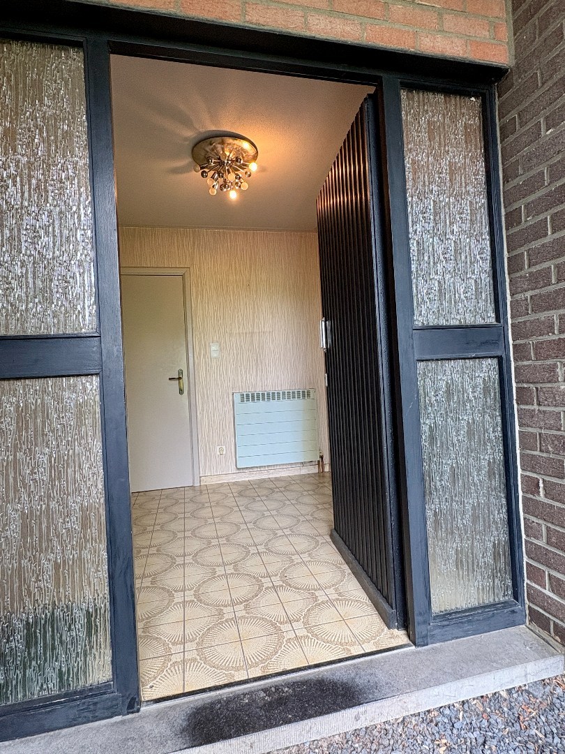 Te renoveren gelijkvloerse villa op 954 m² met landelijke verzichten te Bavikhove. - foto 4
