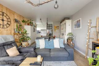 RUIM HOEKAPPARTEMENT MET 1 SLAAPKAMER EN GROOT ZONNETERRAS GELEGEN VLAKBIJ HET STRAND EN DE PRACHTIGE LEOPOLD I ESPLANADE TE DE PANNEBestaande uit...