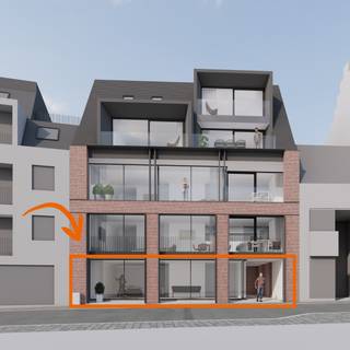 Handelspand te huur in het kleinschalige en kwalitatief hoogstaande nieuwbouwproject ‘Villa Allegro’.<br /><br />In het kleinschalige en kwalitatief hoogstaande nieuwbouwproject Villa Allegro bieden wij dit veelzijdige commerciële gelijkvloers te huur aan.<br /><br />Dankzij de centrale ligging bevinden horeca, cultuur, sportfaciliteiten, scholen en openbaar vervoer zich op wandelafstand. Bovendien is er in de directe omgeving, onder meer aan het Rameplein en in de Kortrijkstraat, ruime parkeergelegenheid.<br /><br />Het handelspand voldoet aan de meest recente energetische normen en biedt alle comfort voor een hedendaagse onderneming.<br /><br />Het handelspand wordt opgeleverd met een kwalitatieve Casco+ afwerking, waarbij volgende voorzieningen inbegrepen zijn:<br /><br />De ruimte wordt afgewerkt met kwalitatieve en energiezuinige technieken, waaronder een volledige elektrische installatie met branddetectie en databekabeling, vloerverwarming in combinatie met een warmtepomp en een ventilatiesysteem, pleisterwerken, vloerisolatie met chape en een akoestisch systeemplafond met basis LED-verlichting. Daarnaast worden stijlwanden en deuren voorzien voor de technische berging, de toiletten en de achterliggende keuken. Ook een wand met keukenmeubilair en de sanitaire toestellen worden geplaatst.<br /><br />Twee naastliggende parkeerplaatsen kunnen bijgehuurd worden. <br /><br />Goed om weten:<br />Basishuurprijs: €3000,-/maand<br />Vrij vanaf 01/01/2027<br /><br />Bent u op zoek naar een uniek pand met tal van mogelijkheden op een topligging in Tielt?<br />Twijfel dan niet langer en neem contact met ons op!