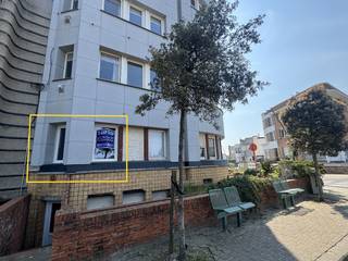 Appartement meublé de 2 chambres au rez-de-chaussée.Bien situé, a quelque pas de la plage et du transport en commun.Living avec cuisine équipée,...