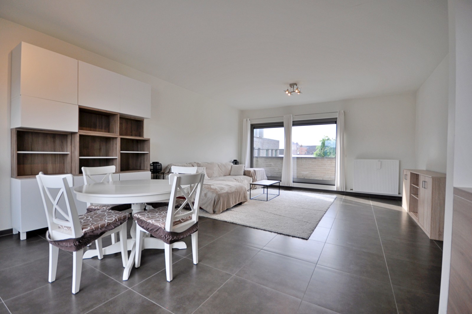 Prachtige penthouse met ruim terras en ondergrondse staandplaats gelegen in het centrum van Ronse - foto 4