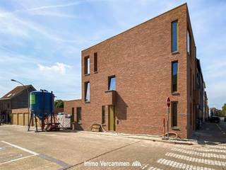 Stijlvol nieuwbouw duplexappartement met tuin en garage in hartje van het landelijke Duffel-West. Dit energiezuinig duplexappartement combineert...