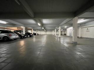 autostaanplaats in een ondergrondse parkeergarage in het centrum van Turnhout vlak bij de Gasthuisstraat & Leopoldstraat. Plaats momenteel verhuurd...