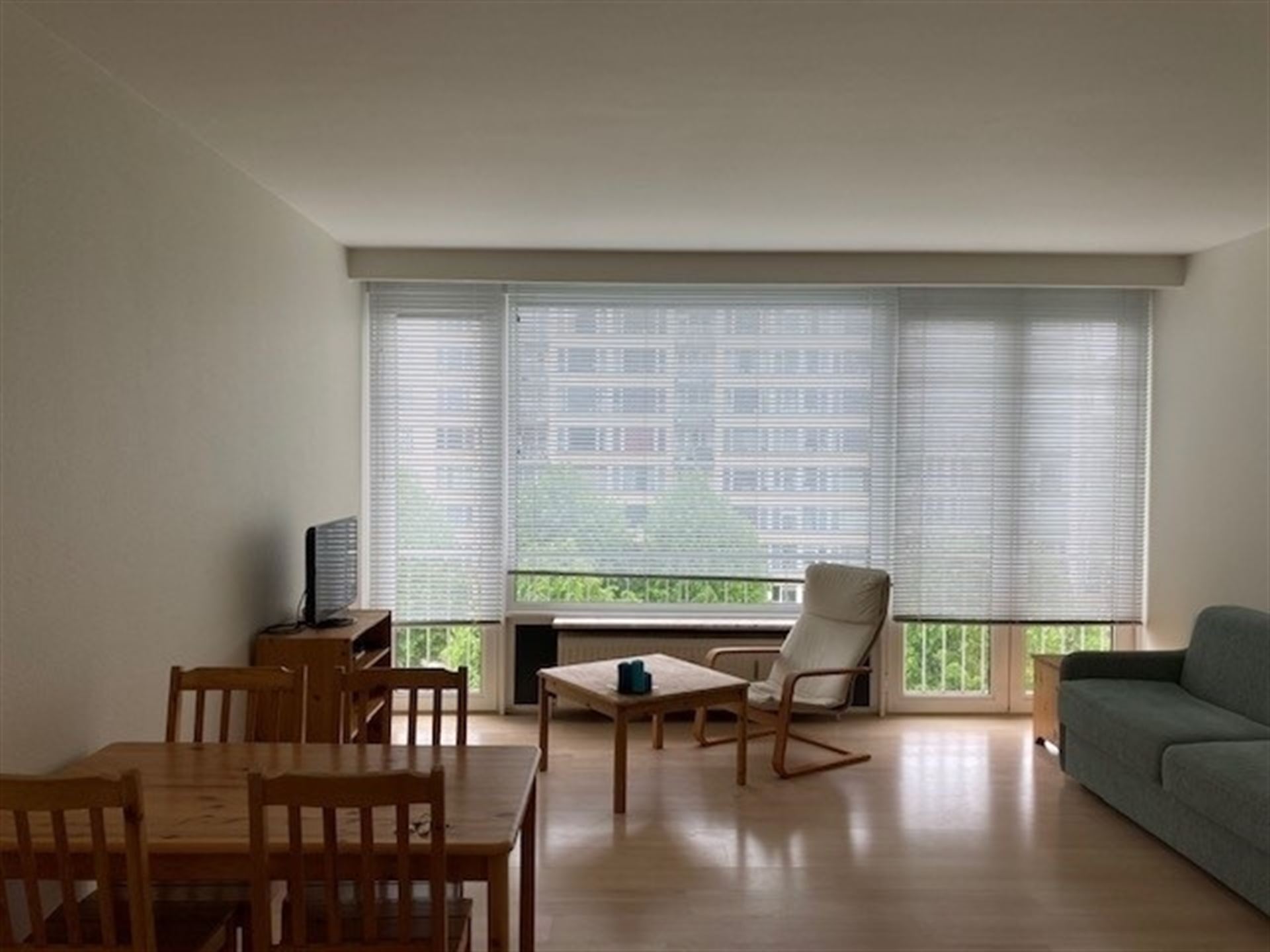  Knusse, gemeubelde studio gelegen op de 5de verdieping - foto 3