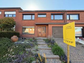 IIn een rustige straat nabij het centrum van Deerlijk vindt u deze bijzonder ruime woning die tal van mogelijkheden biedt voor wie comfortabel...
