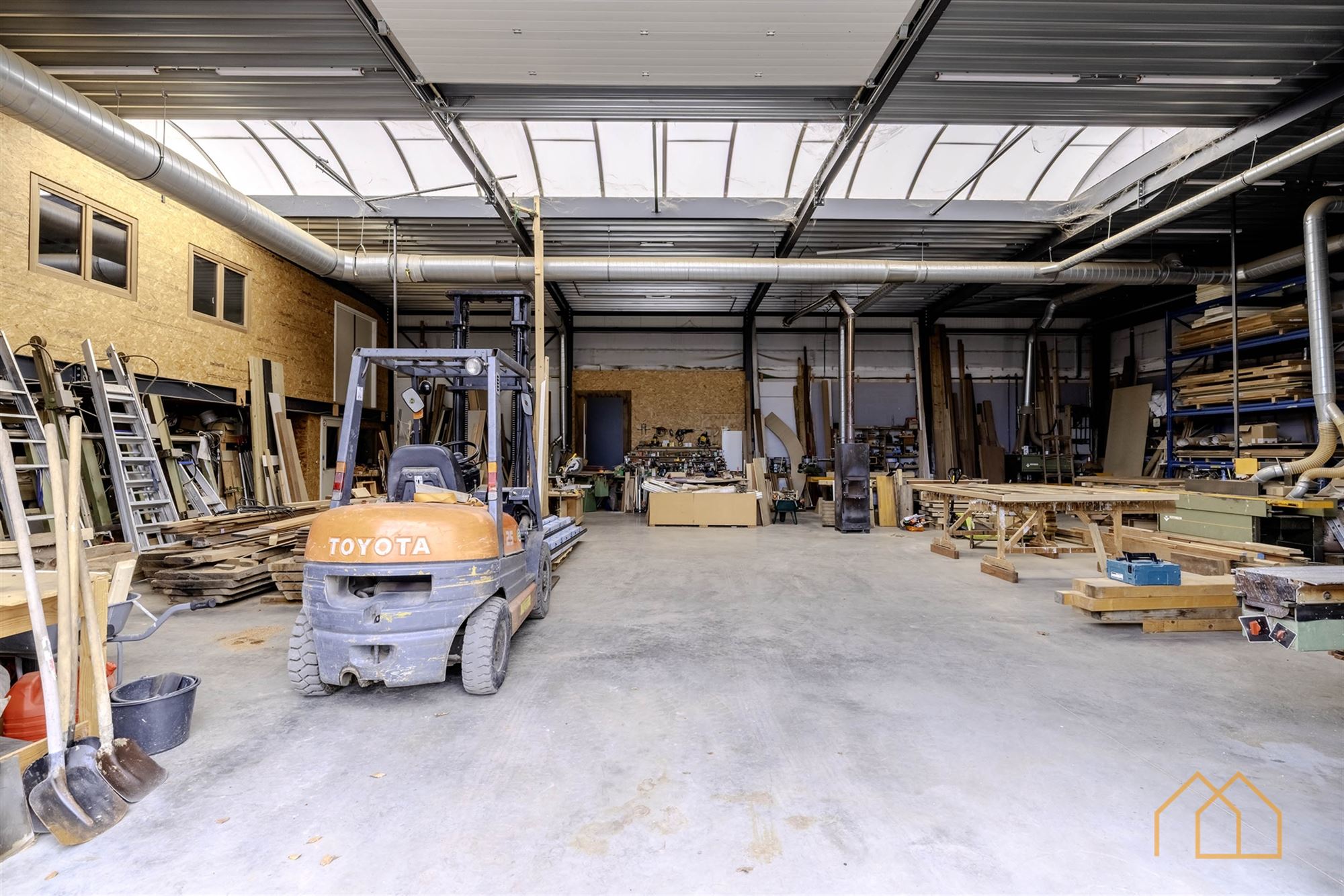 Ingerichte schrijnwerkerij van 400m² - foto 4