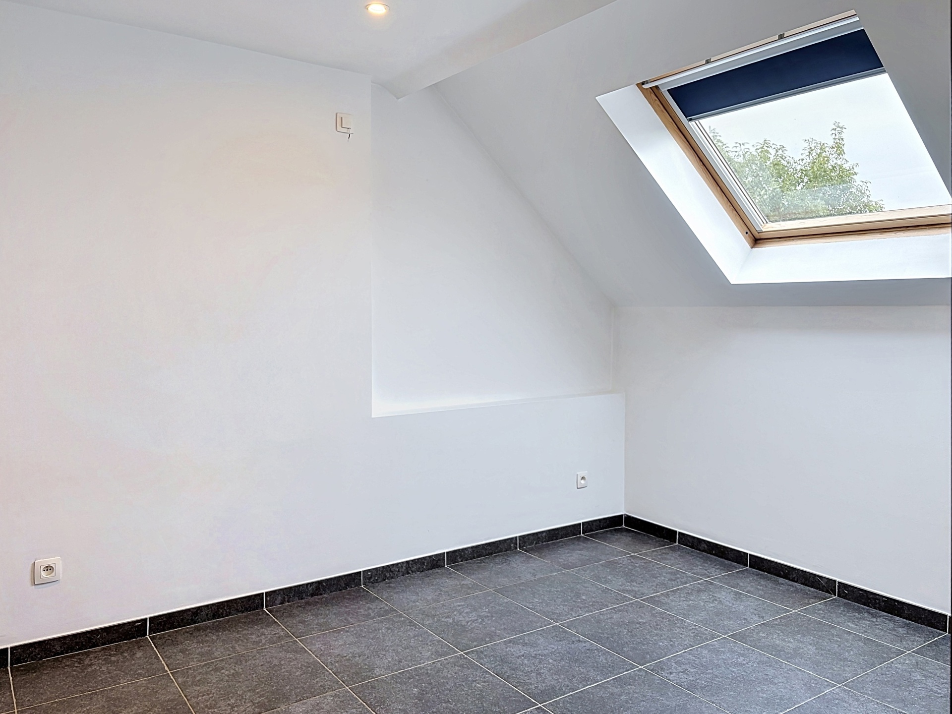 Appartement te huur in Charleroi met 1 slaapkamer - foto 4