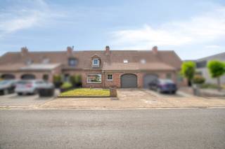 Are you looking for a family home in a quiet location without sacrificing accessibility? Then this house in the Magerstraat in Heule is definitely worth a visit.<br /><br />The house is located in a pleasant and child-friendly neighborhood, a short distance from shops, schools, public transport and many other facilities. In addition, you will enjoy a smooth connection to the center of Kortrijk and the main access roads, which ensures an ideal combination of peace and accessibility.<br /><br />Layout:<br />Ground floor:<br />- Entrance hall with guest toilet<br />- Bright living space with large windows<br />- Installed open kitchen<br />- Spacious garage<br />- Basement, ideal for extra storage <br /><br />First floor:<br />- 3 full bedrooms<br />- Bathroom with bath, shower, toilet and sink<br />- Attic floor, ideal as extra storage space<br /><br />As an extra asset, the house has a pleasant garden, where you can relax and enjoy the outdoors in peace.<br /><br />In short, a well-kept family home with a practical layout, lots of comfort and an excellent location in the popular Heule.<br /><br />Would you like more information about this property or would you like a site visit? Contact Alissia Dewitte (0472 18 64 21 - alissia.dewitte@dewaele.com)<br /><br /><br />This property is subject to the renovation obligation imposed by the Flemish government for residential buildings (unless demolished within 5 years of purchase). For more information, consult the website of the Flemish Energy and Climate Agency at https://www.vlaanderen.be/een-woning-kopen/renovatieverplichting-voor-residentiele-gebouwen<br /><br />Register of measures: no