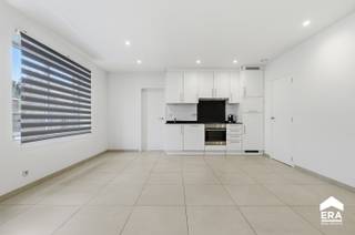 Te koop: recent, lichtrijk en energiezuinig appartement in het centrum van Roeselare, gelegen in een rustige doodlopende straat. Dit appartement,...