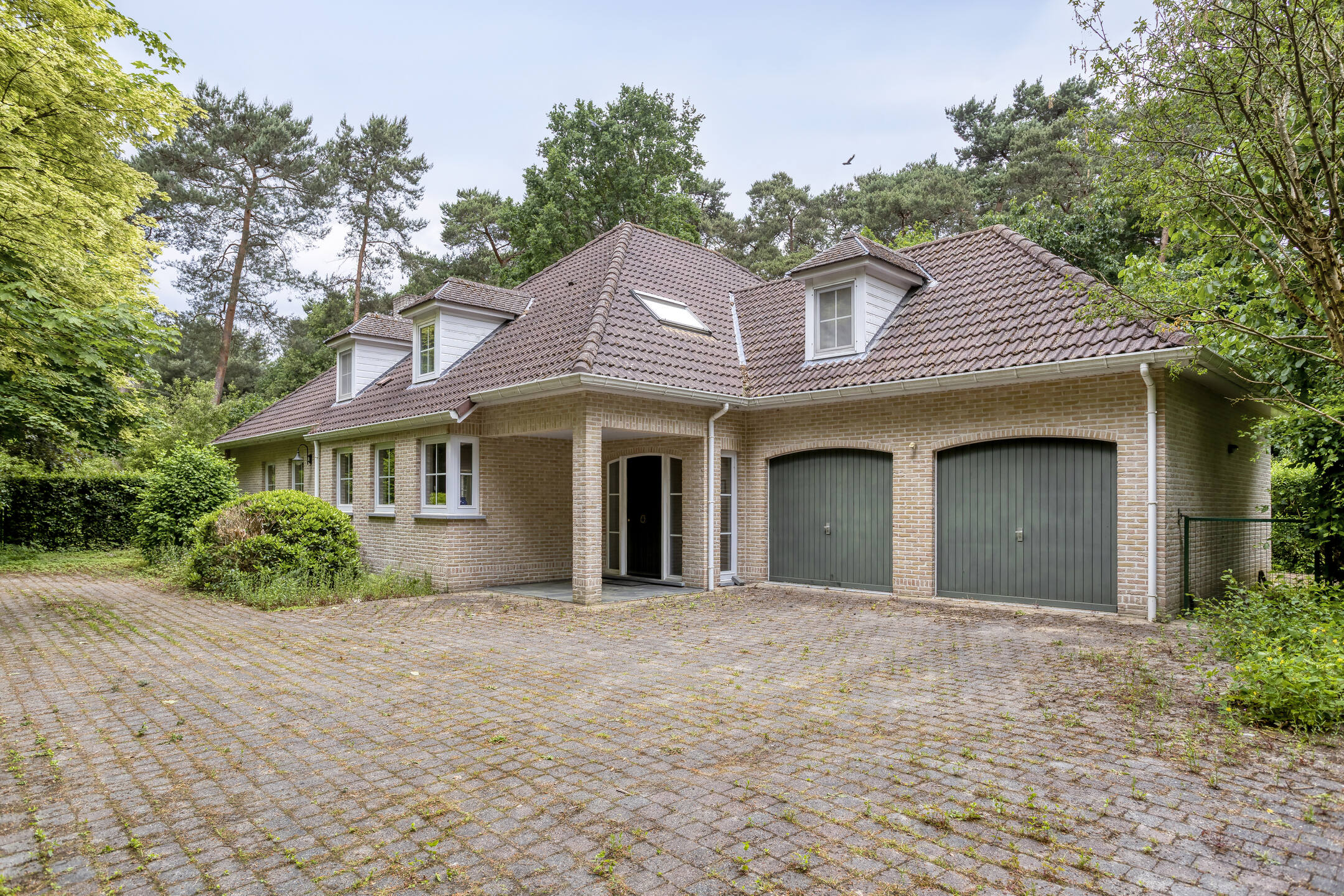 Achterin gelegen villa-woning met 5 slaapkamers - foto 1