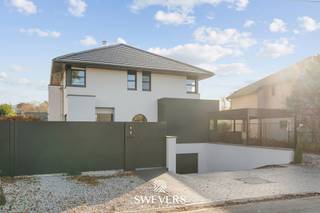 Interesse? Meer informatie op www.SWEVERS.be. - Deze instapklare open bebouwing nabij het centrum van Paal werd tussen 2022 en 2025...