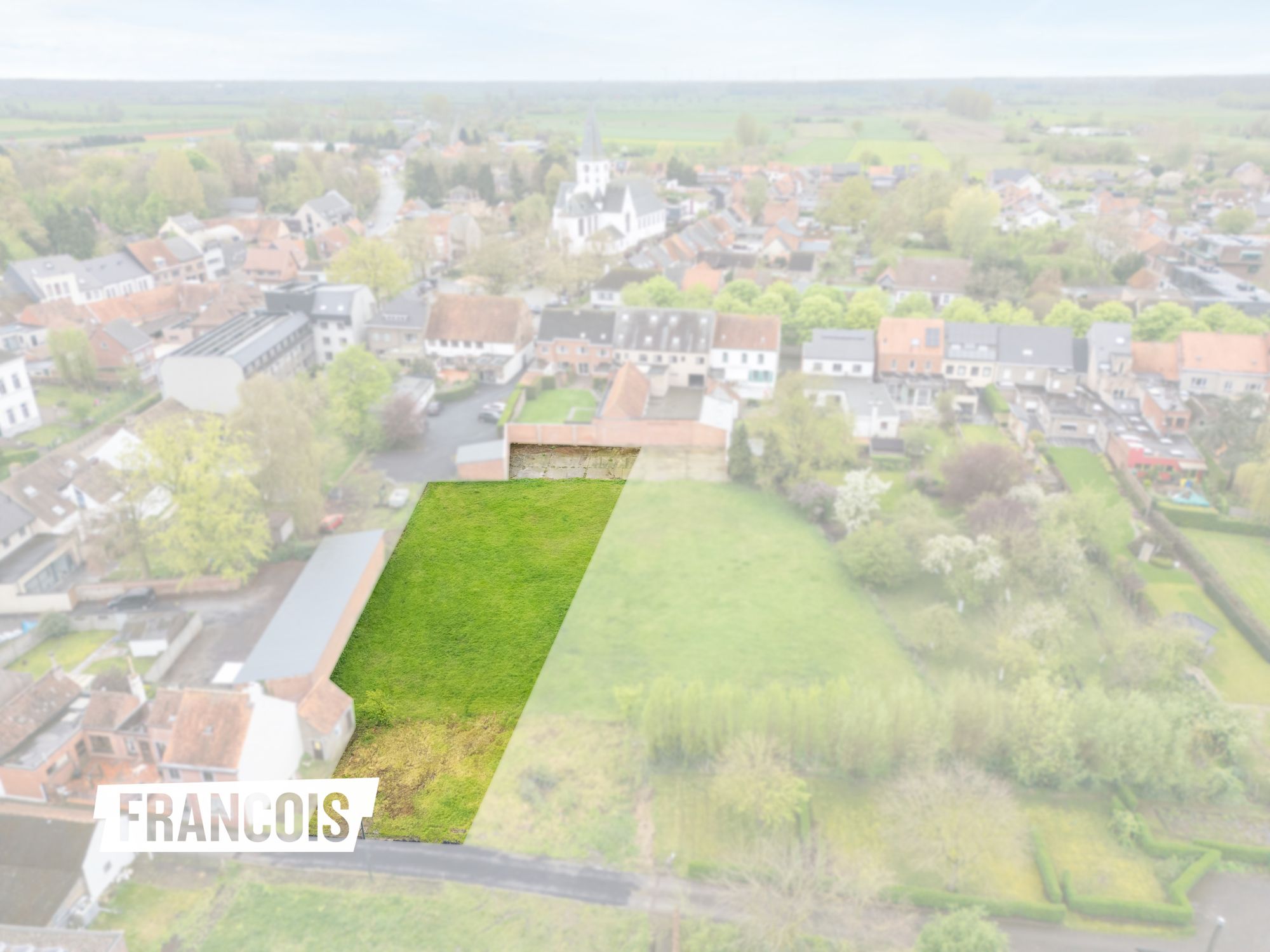 Uitzonderlijk riant perceel bouwgrond van + 1.500 m² in hartje Bassevelde - foto 1