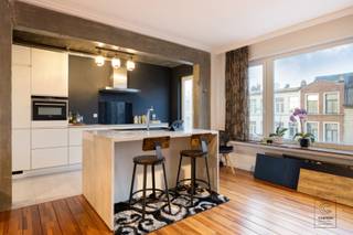 Dit gerenoveerde appartement in Borgerhout biedt 85 m² aan stijlvol wooncomfort in een karaktervolle setting. De woning vormt een geslaagde...