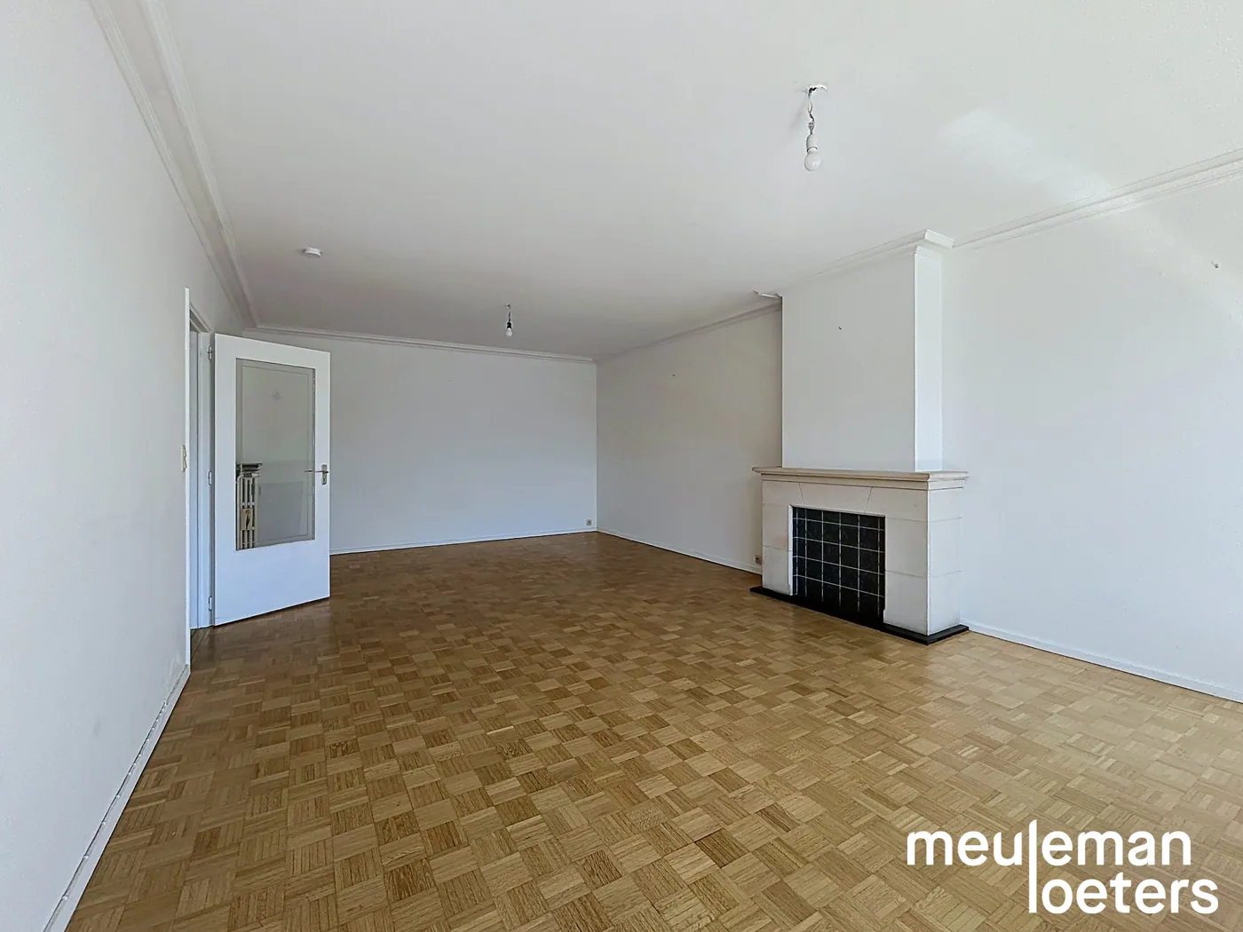 Spacious and bright apartment in a highly convenient location near the station - photo 4