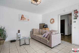 Dit verzorgd en lichtrijk appartement bevindt zich op de 2e verdieping (lift aanwezig) van residentie Molenhoek in Gijzegem, een deelgemeente...